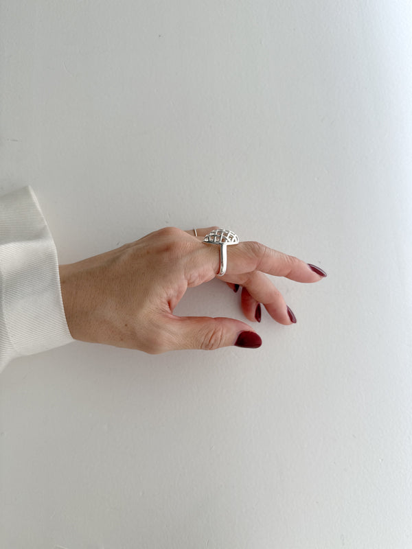 peekaboo heart ring